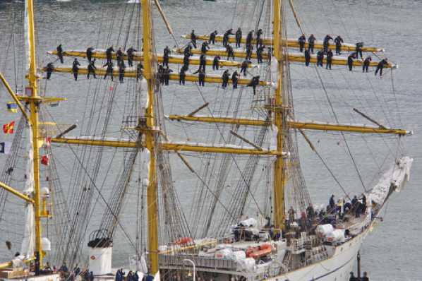 18 November 2015 - 10-06-17.jpg
And here they are, the crew of the Gorch Fock ready to unfurl the mainsails as they depart from Dartmouth.
#GorchFockDartmouth #TallShipCrewUpMast